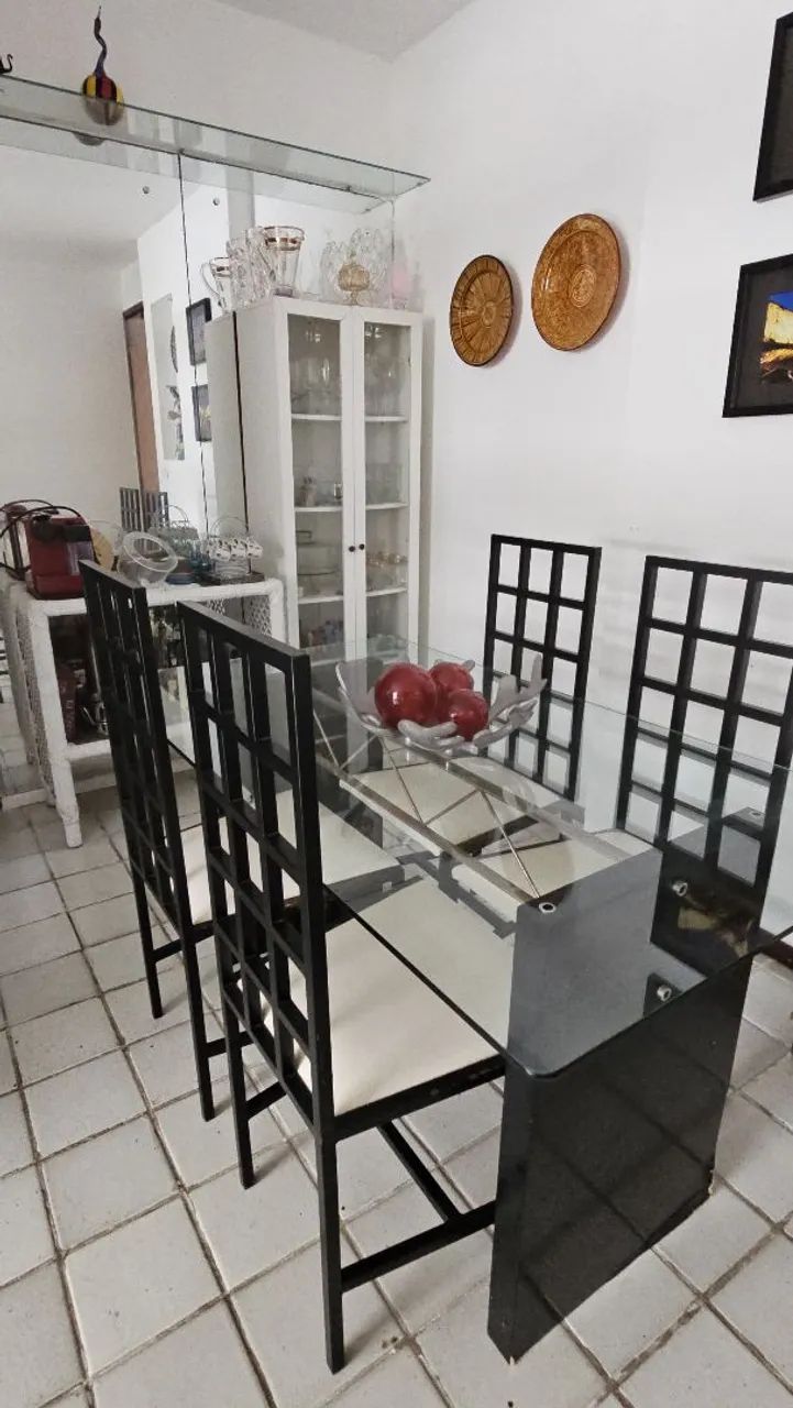 Conjunto de mesa jantar com 4 cadeiras e tampo de vidro 