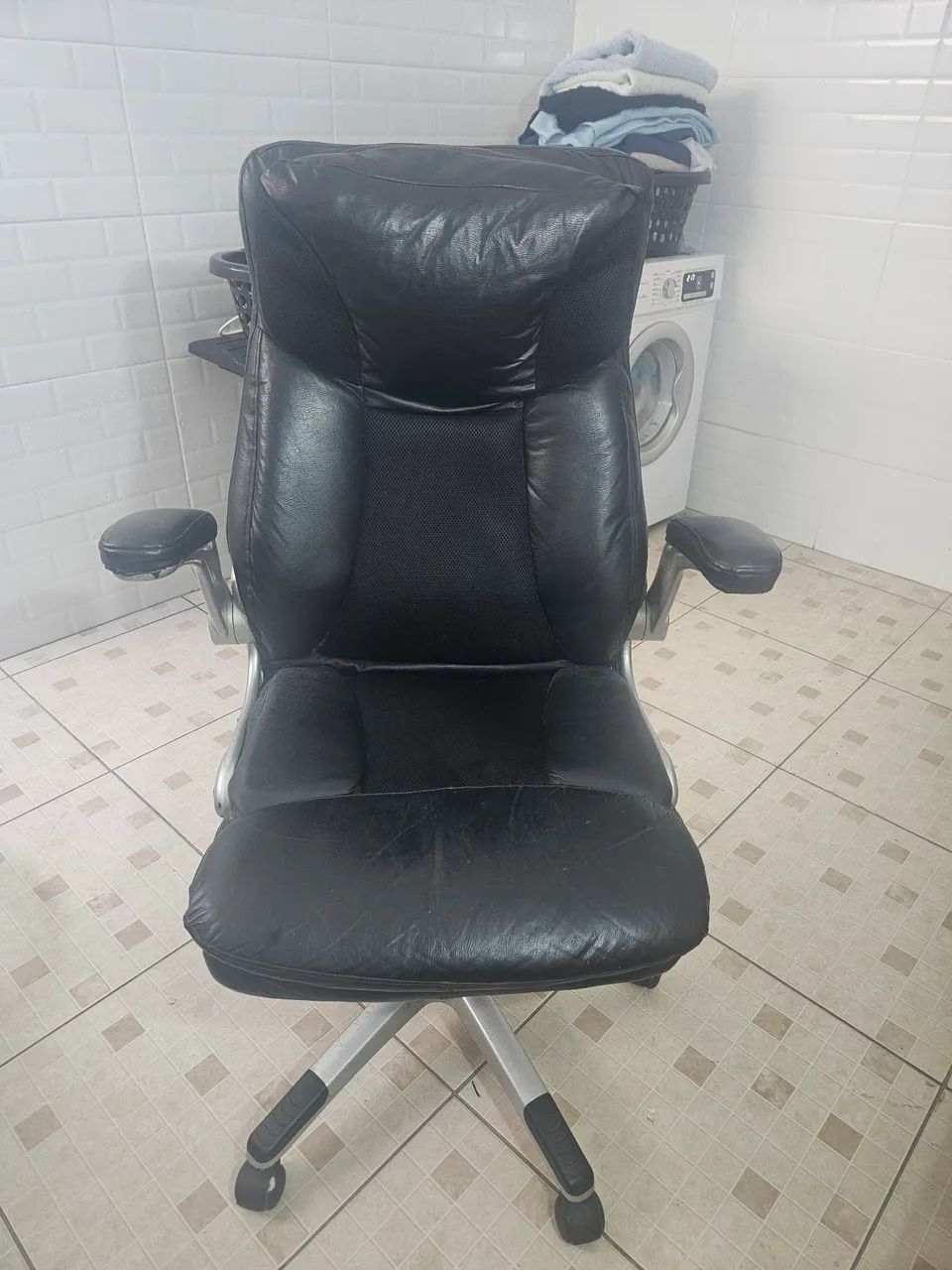 Cadeira escritório de courino preto
