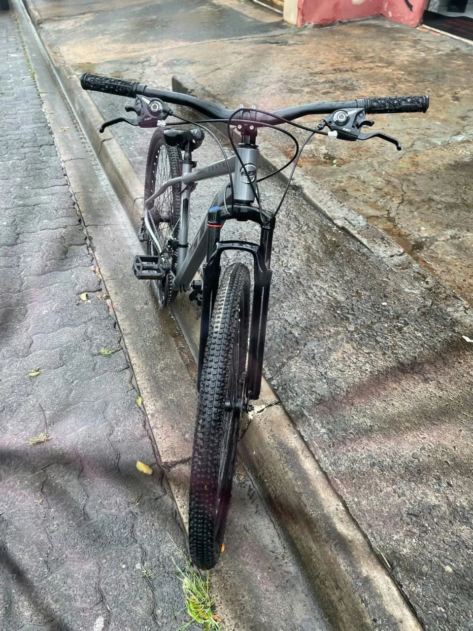 Vende-se Bicicleta semi nova, aro 29 