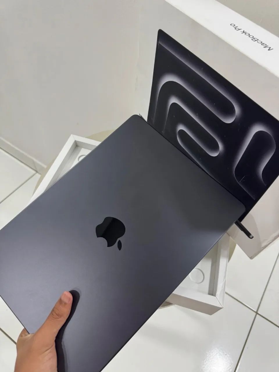MacBook Pro M3 Chip Pro 18GB RAM | Completo - Foto 3