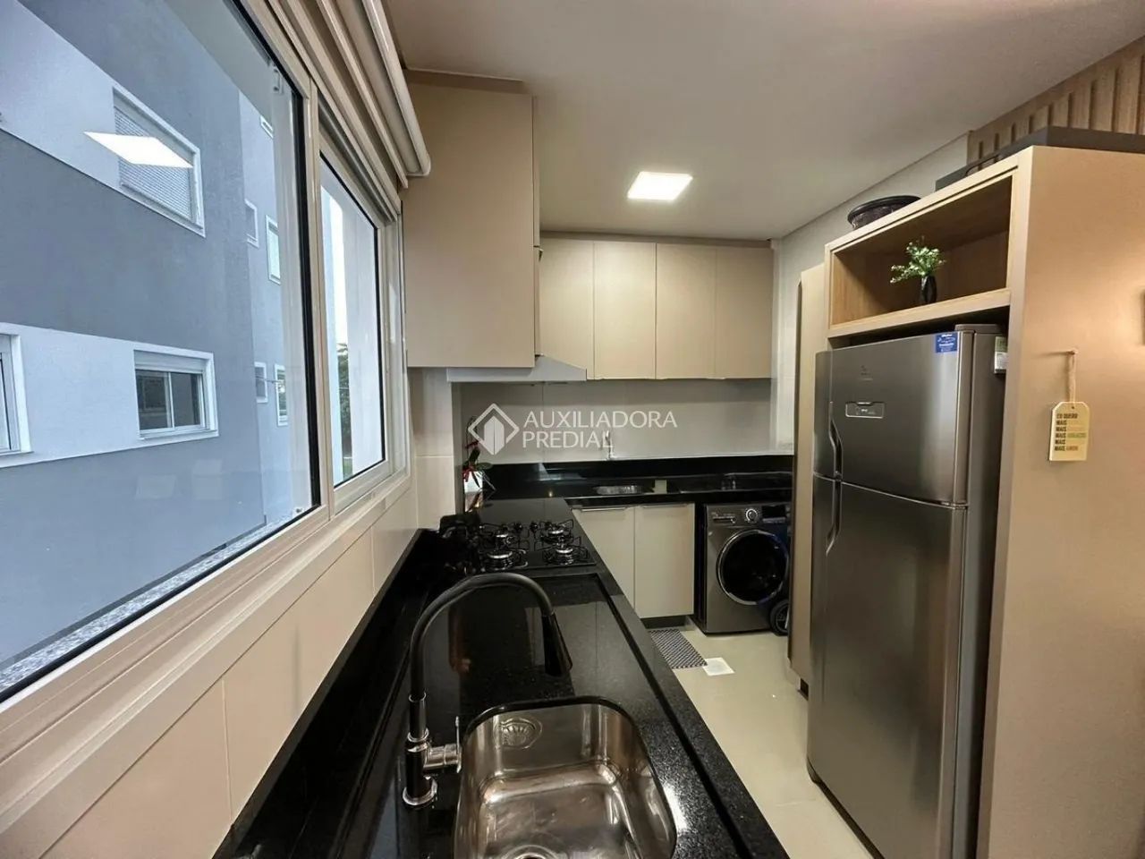 Aparatamento Mobiliado, com 2 quartos, 55m, 450 metros do mar - Praia Grande - Foto 2