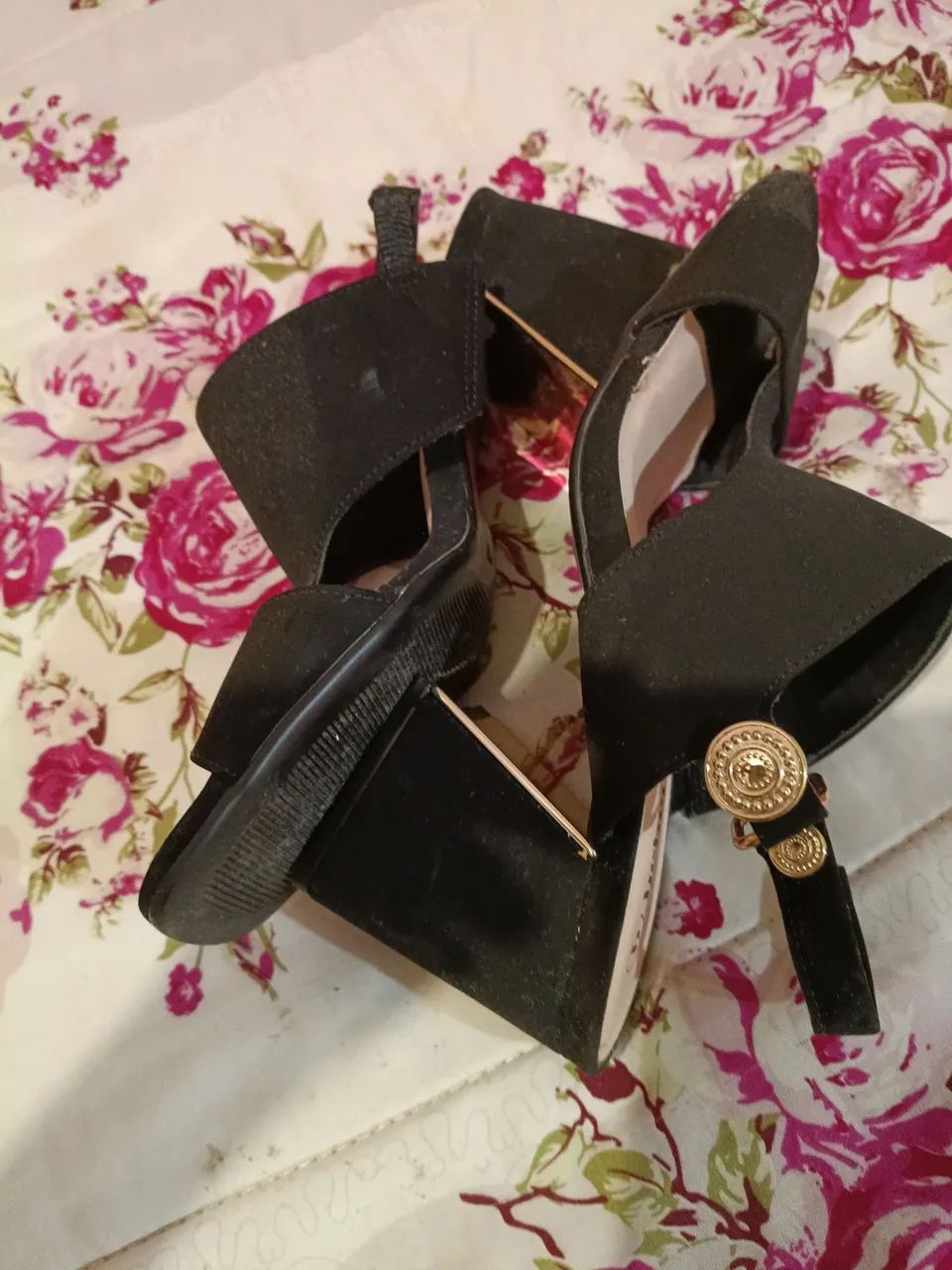 Roupas e sapatos usados - Foto 2