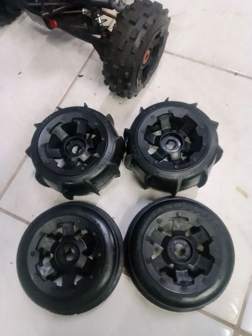 Jogo de pneu com rodas automodelo 1/5 offroad - Foto 4