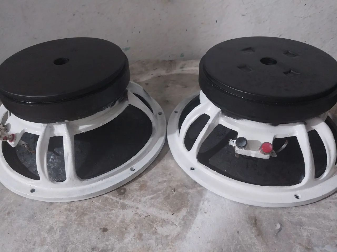 Vendo um pa de alto-falantes de 10 polegadas 
