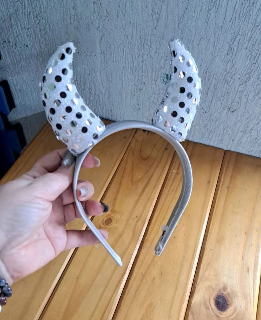 Tiaras de princesa e chifre diabinha