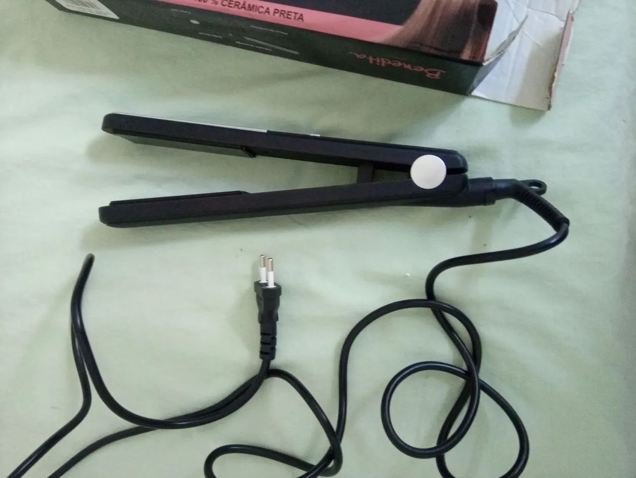 Alisador de cabelos profissional, 150 reais.
