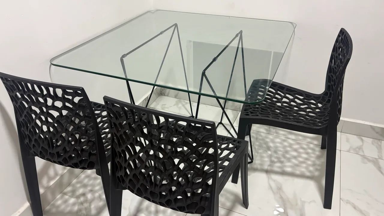 Mesa 6 lugares com 4 cadeiras - Foto 3