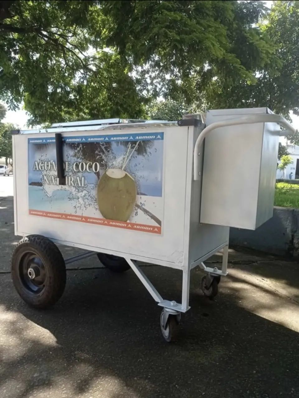 Carrinho de Água de Coco com guarda sol e rodas traseiras pneumáticas. - Foto 4