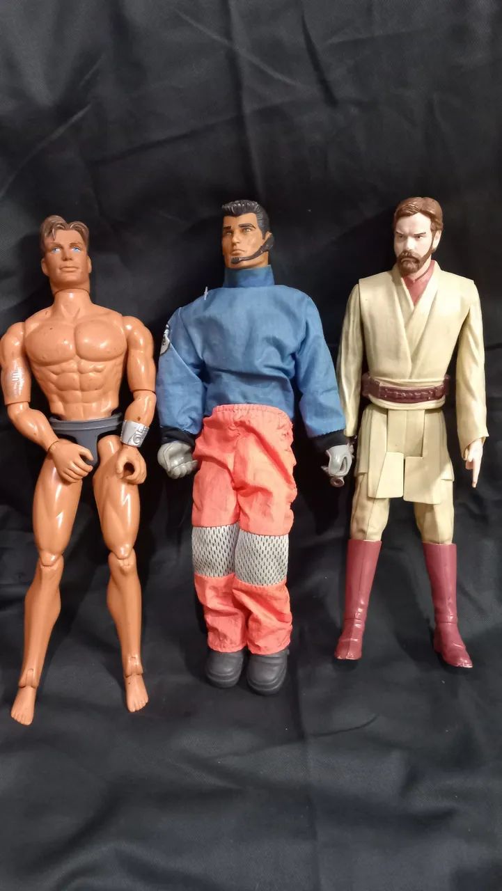 Bonecos action Hasbro. 