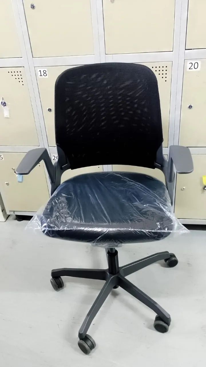 Cadeira de Escritório  - My Chair da Marca Flexform. - Foto 5