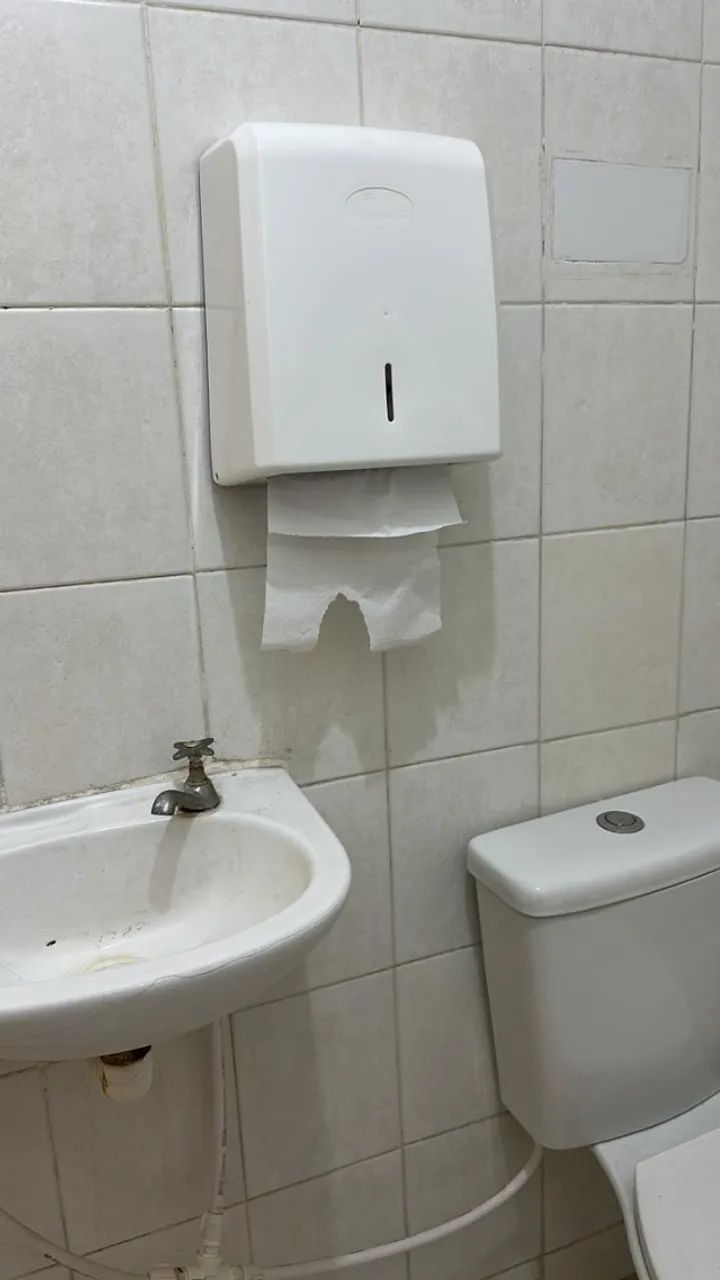 Alugo sala comercial na Av. Pedro Calazans - Foto 3