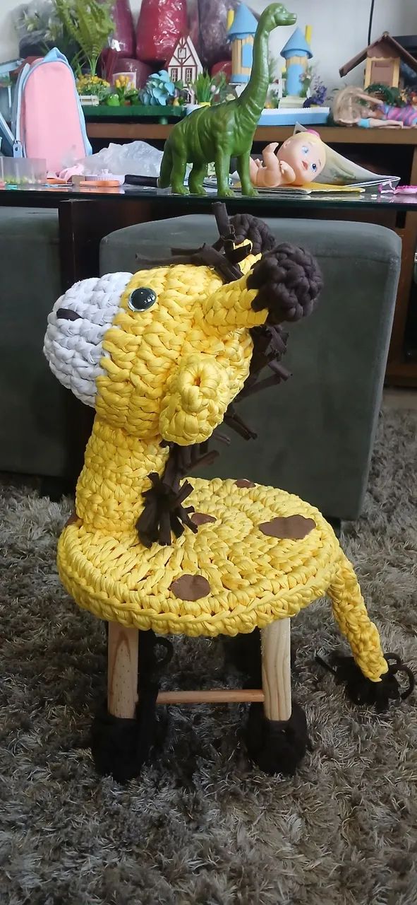 Banquinho  Girafinha em crochê completo  - Foto 4