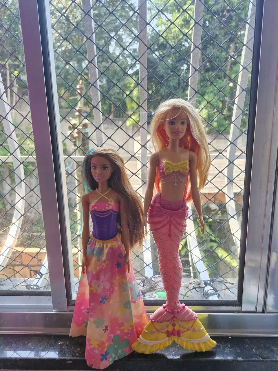 Lote de Barbie Sereia e Princesa - Foto 2