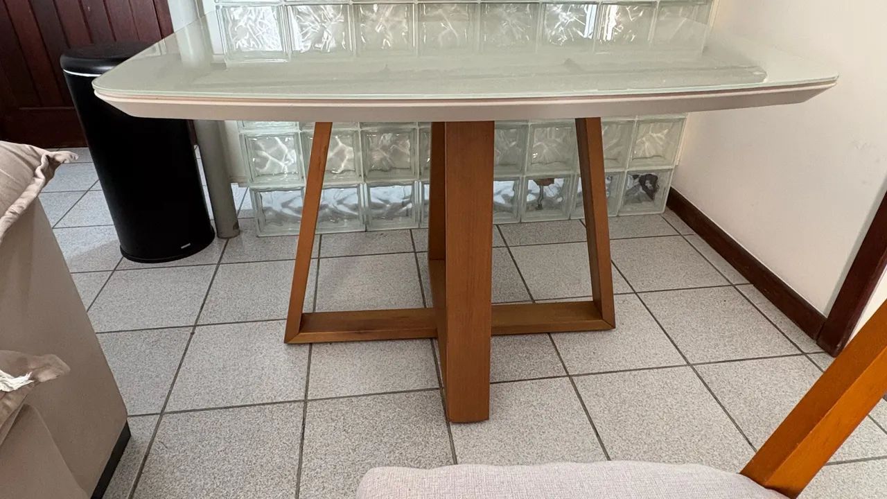 Vendo Mesa com 4 Cadeiras da Lar Shopping