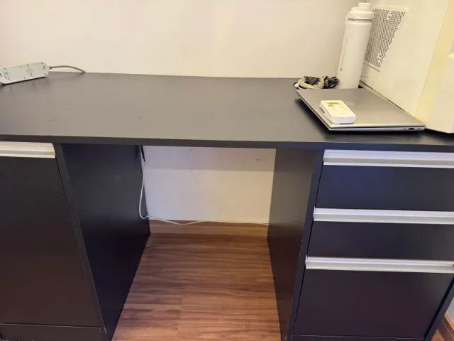 Mesa de escritório / Escrivaninha