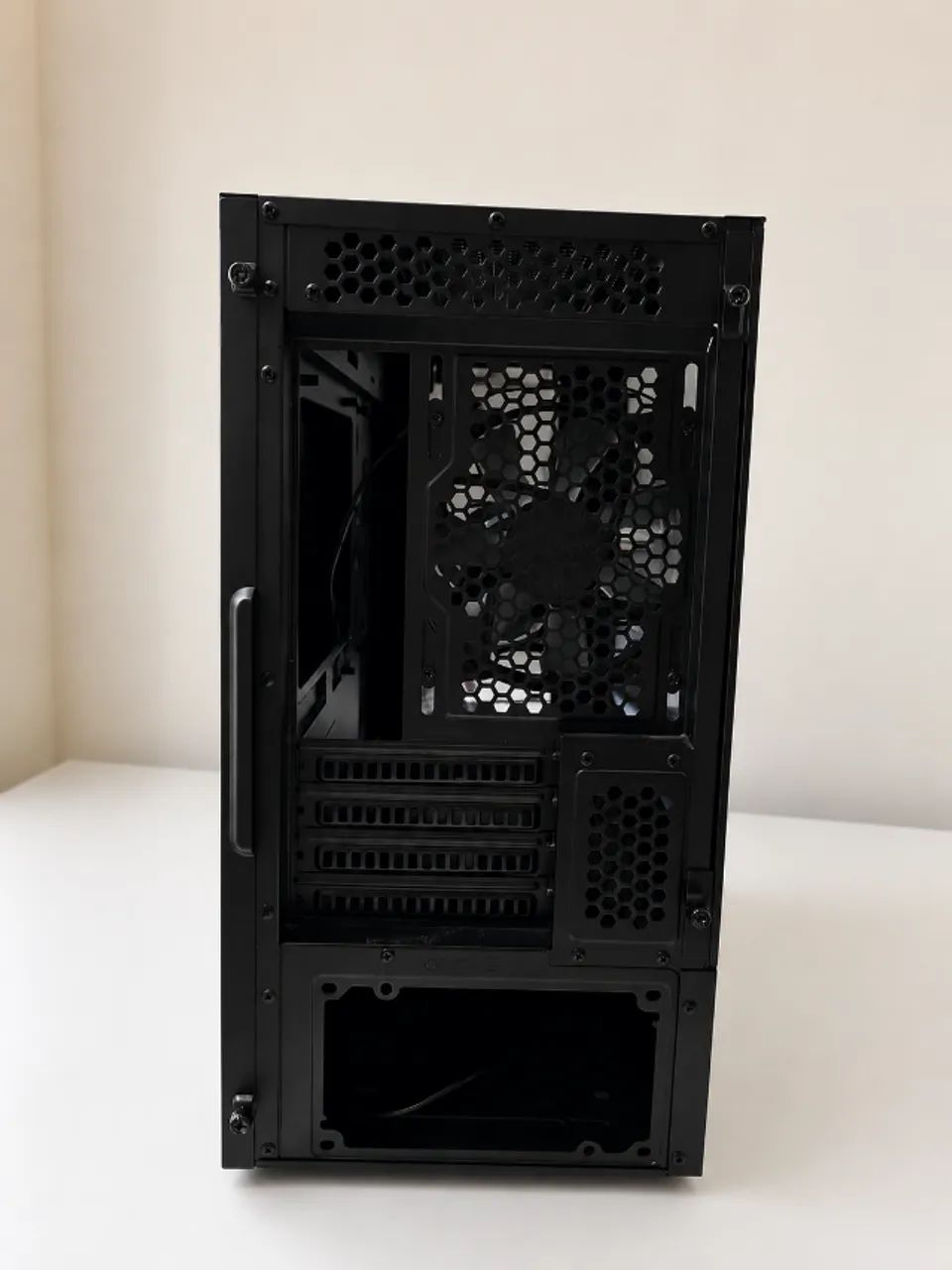 Gabinete Cooler Master ~ NR400  - Foto 3