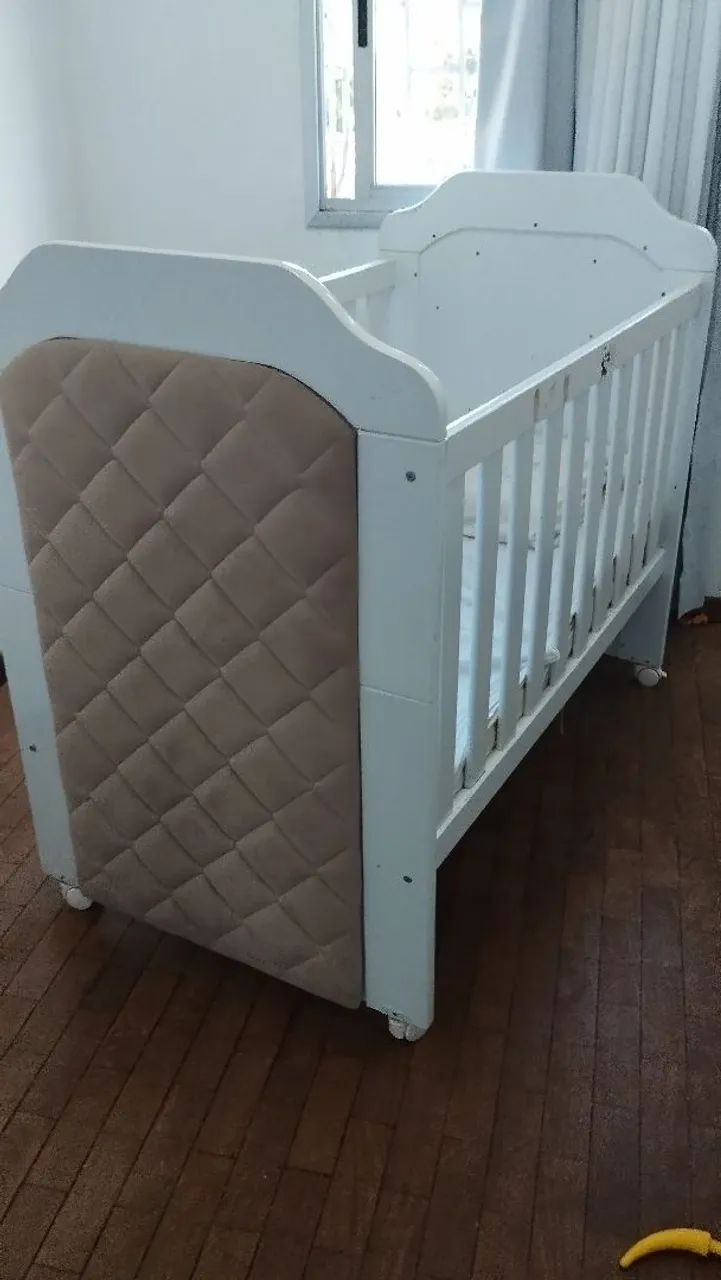 BERÇO INFANTIL BRANCO COM SUEDE E COM COLCHÃO - ÓTIMO ESTADO - Foto 2