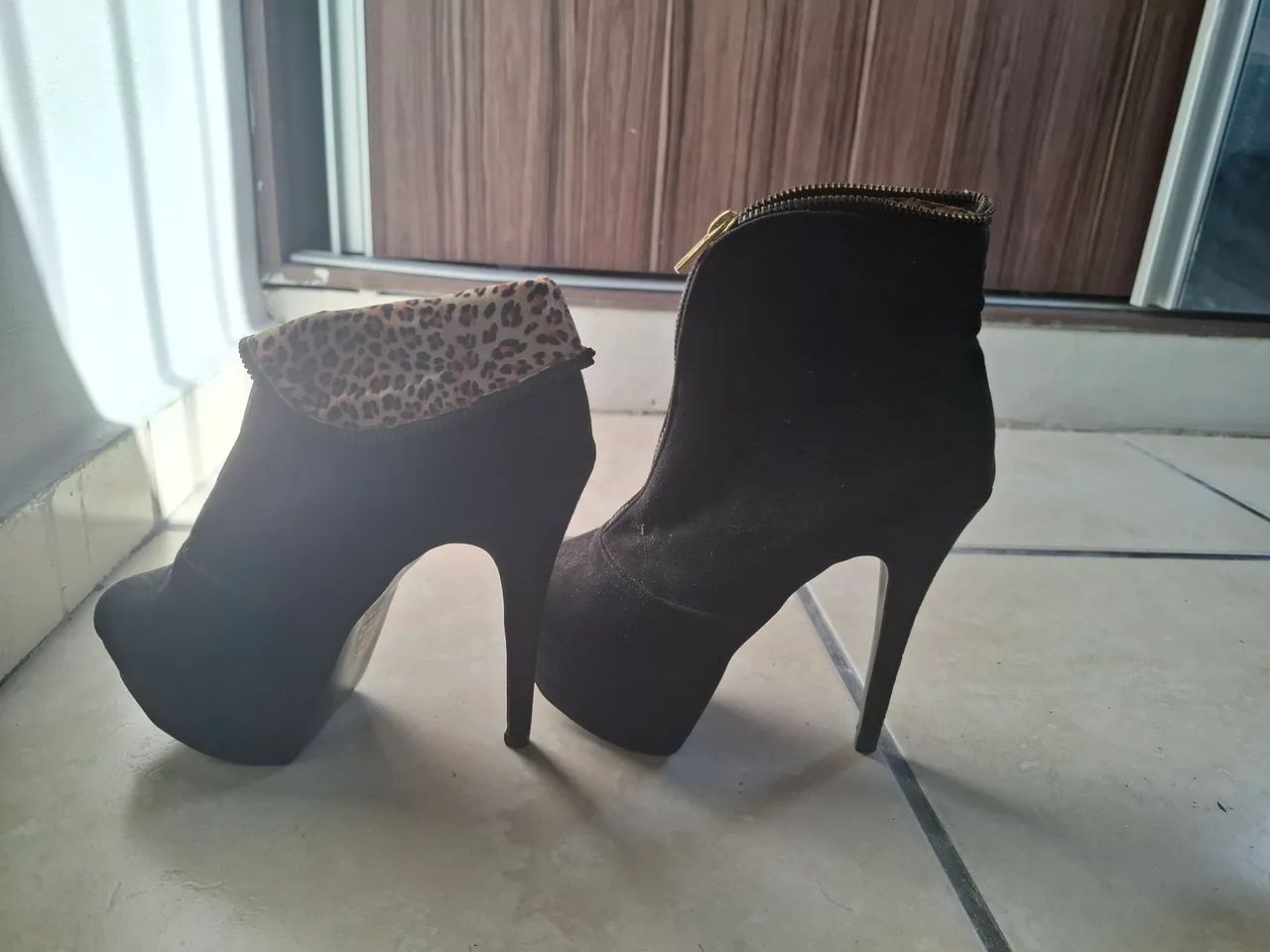 Botas são todos por 450  - Foto 2