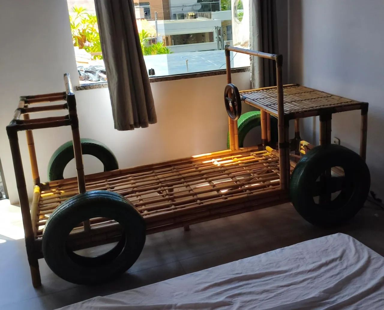 Cama  carrinho de Bambu 