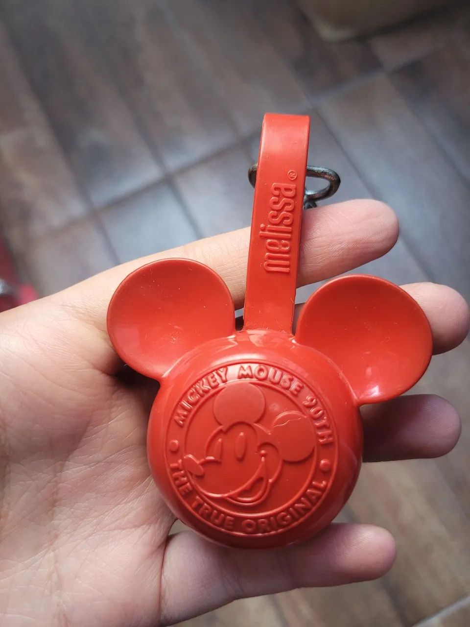 chaveiro melissa mickey mouse 90 anos - Foto 2