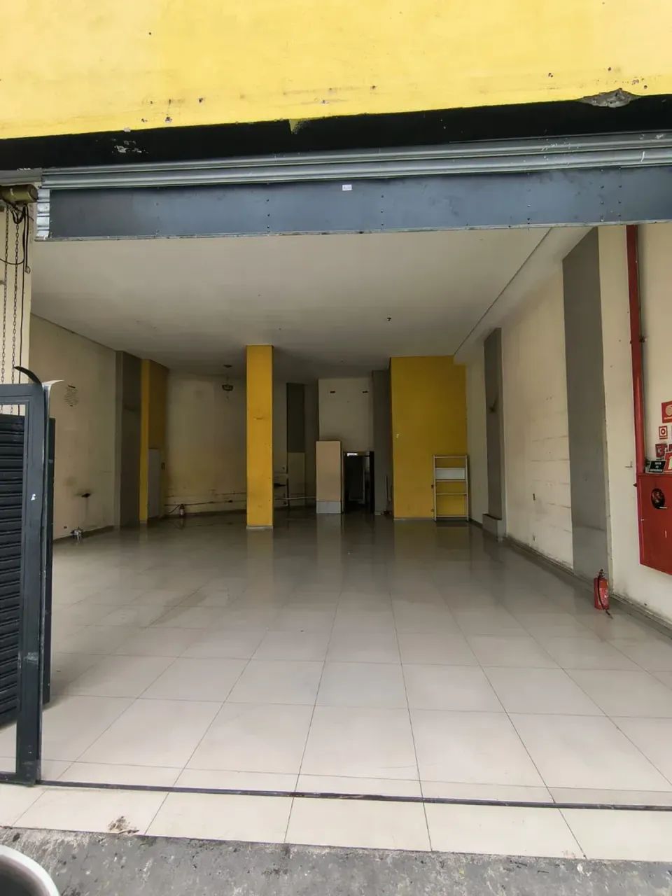 SALÃO COMERCIAL DE 116M² COM PÉ DIREITO DE 6m² PARA ALUGAR EM TABOÃO DA SERRA. - Foto 5