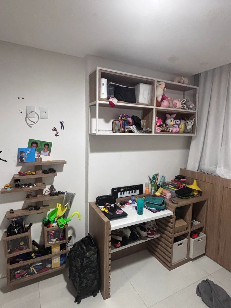 Escrivaninha de meninos