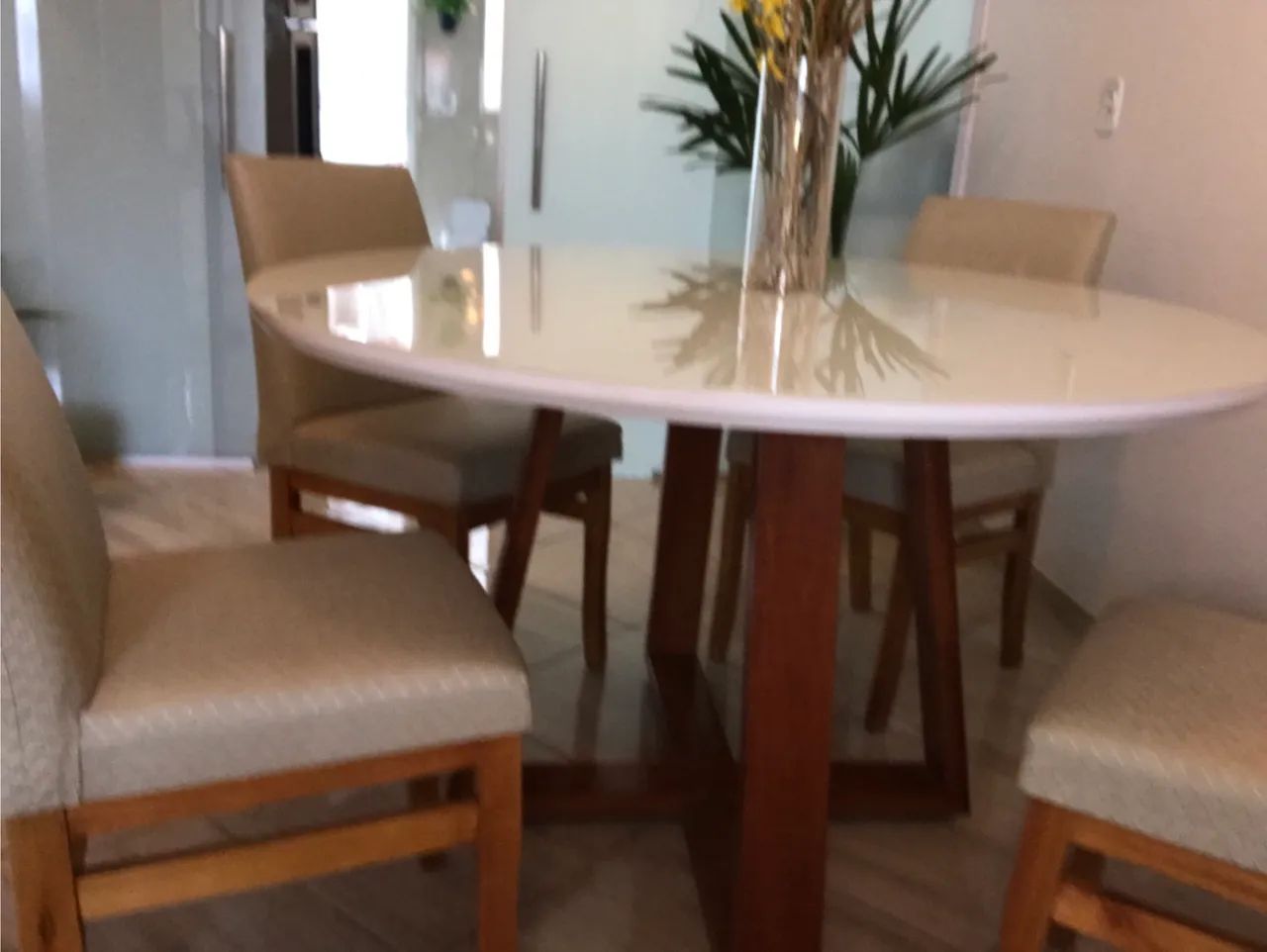 Mesa com 4 cadeiras  - Foto 2