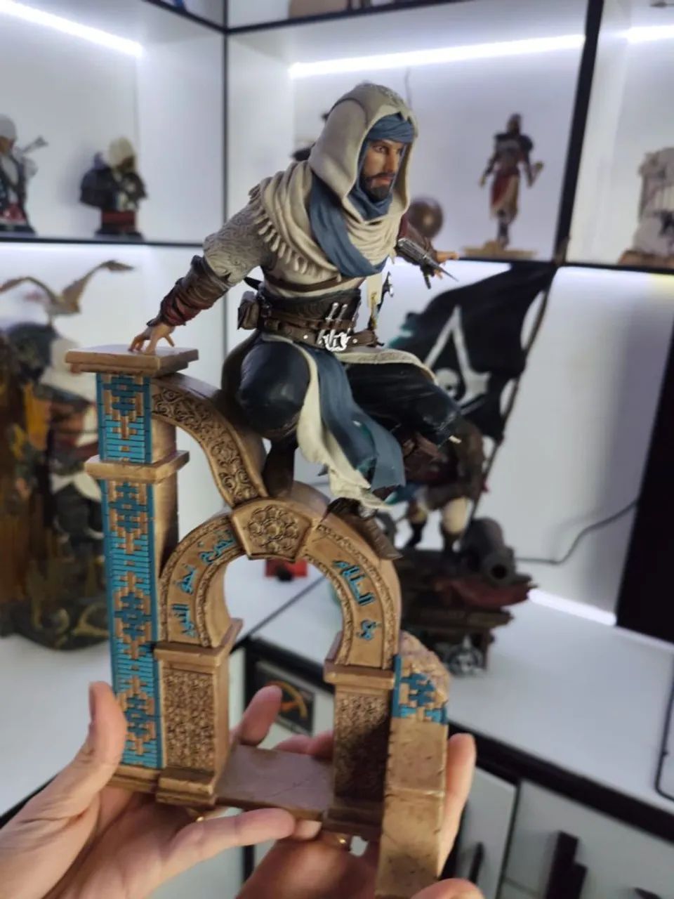 Estátua figure Assassins Creed Mirage com caixa - Foto 3