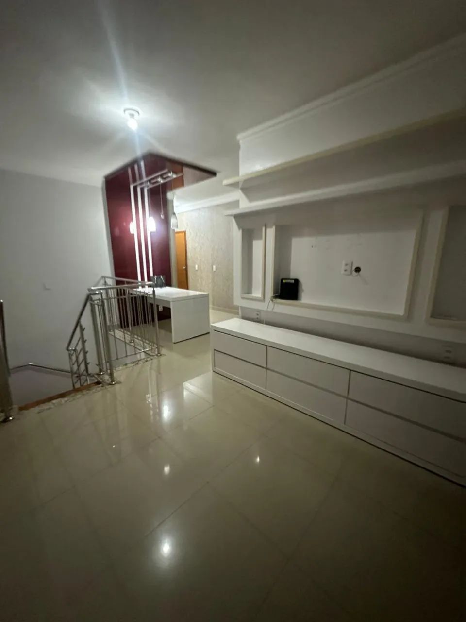 Alugo cobertura no Residencial Versailles 