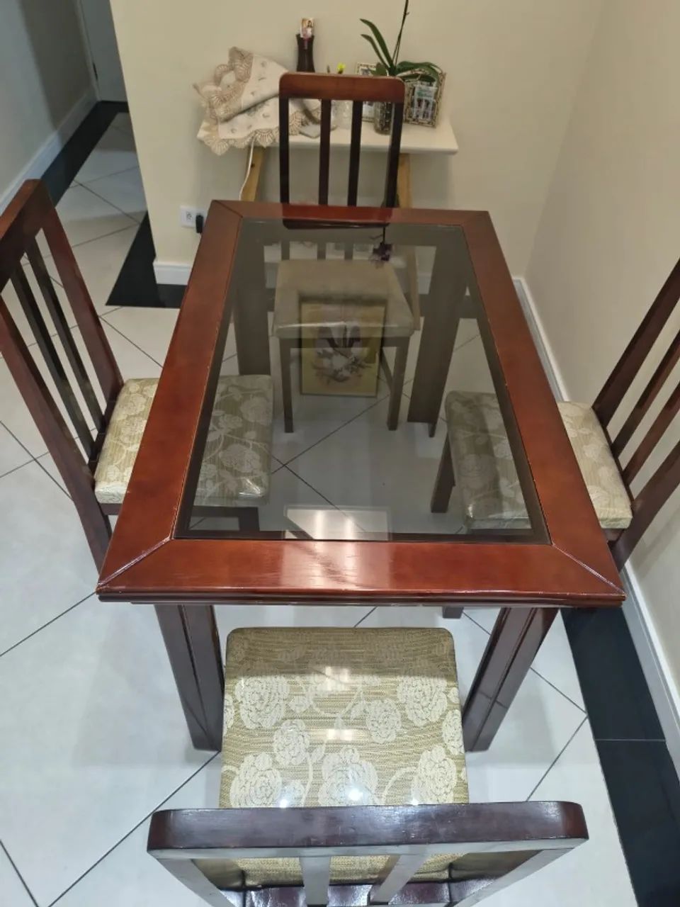 Mesa de Jantar em Madeira com Tampo de Vidro + 4 Cadeiras - Foto 2