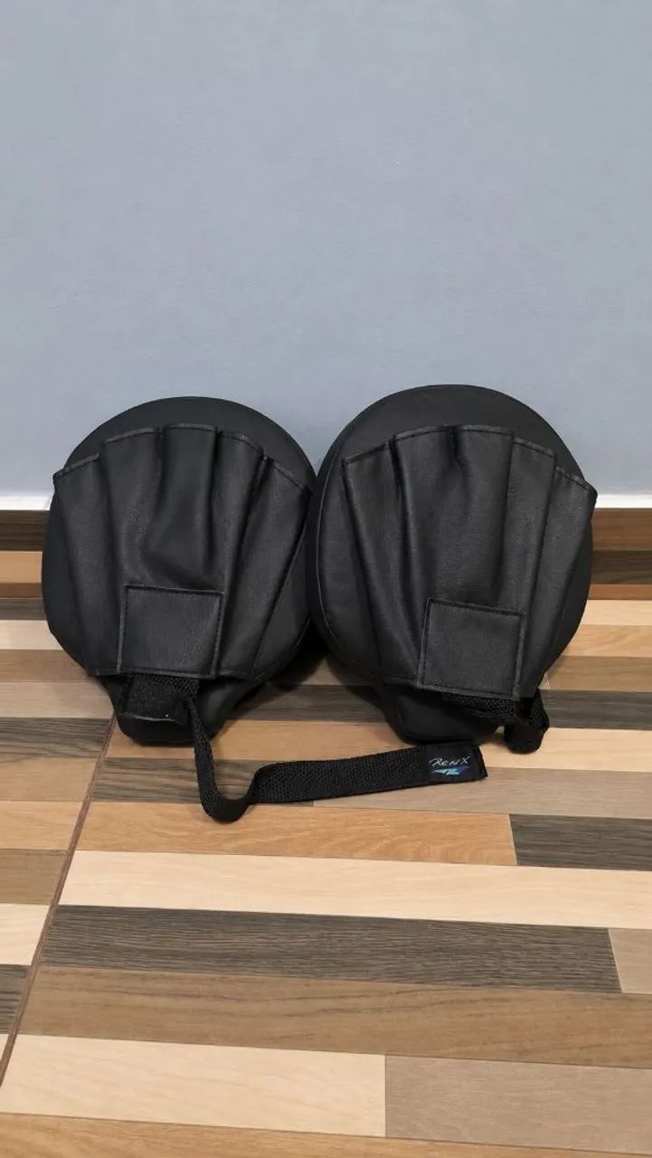 Kit boxe : capacete mais manopla. (Atenção)  o capacete vermelho está com desgaste  - Foto 3