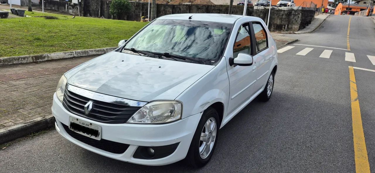 Renault Logan Expression Hi-flex 1.6 16V 4P AUT 2013