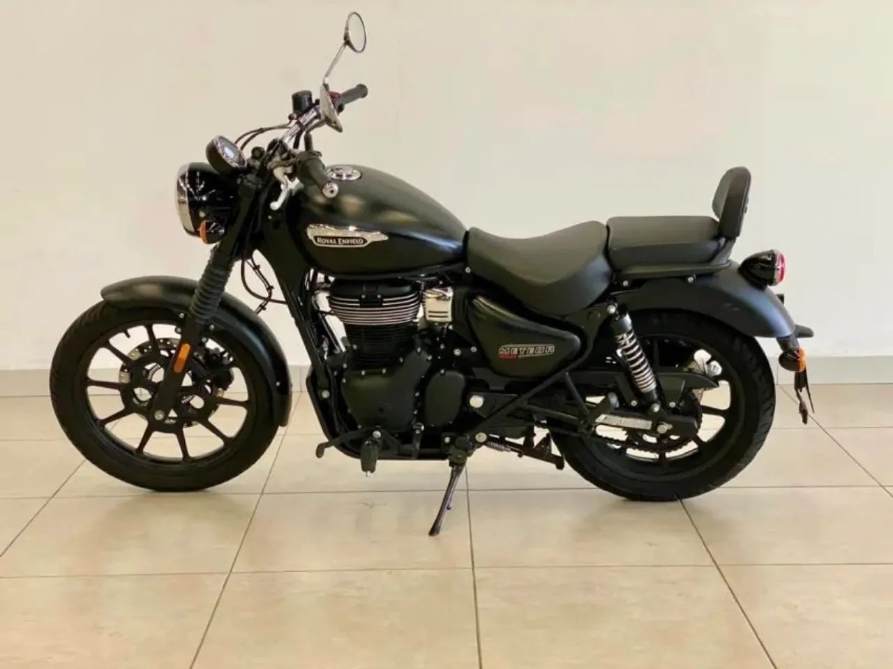 Meteor 350 Stellar black 