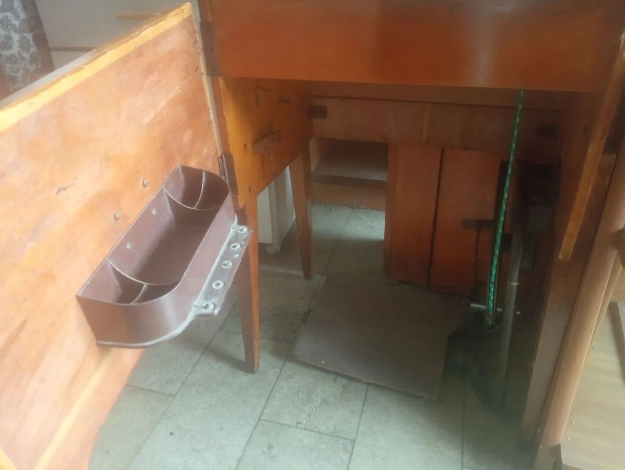 Máquina Singer antiga funciona perfeitamente raridade! - Foto 3