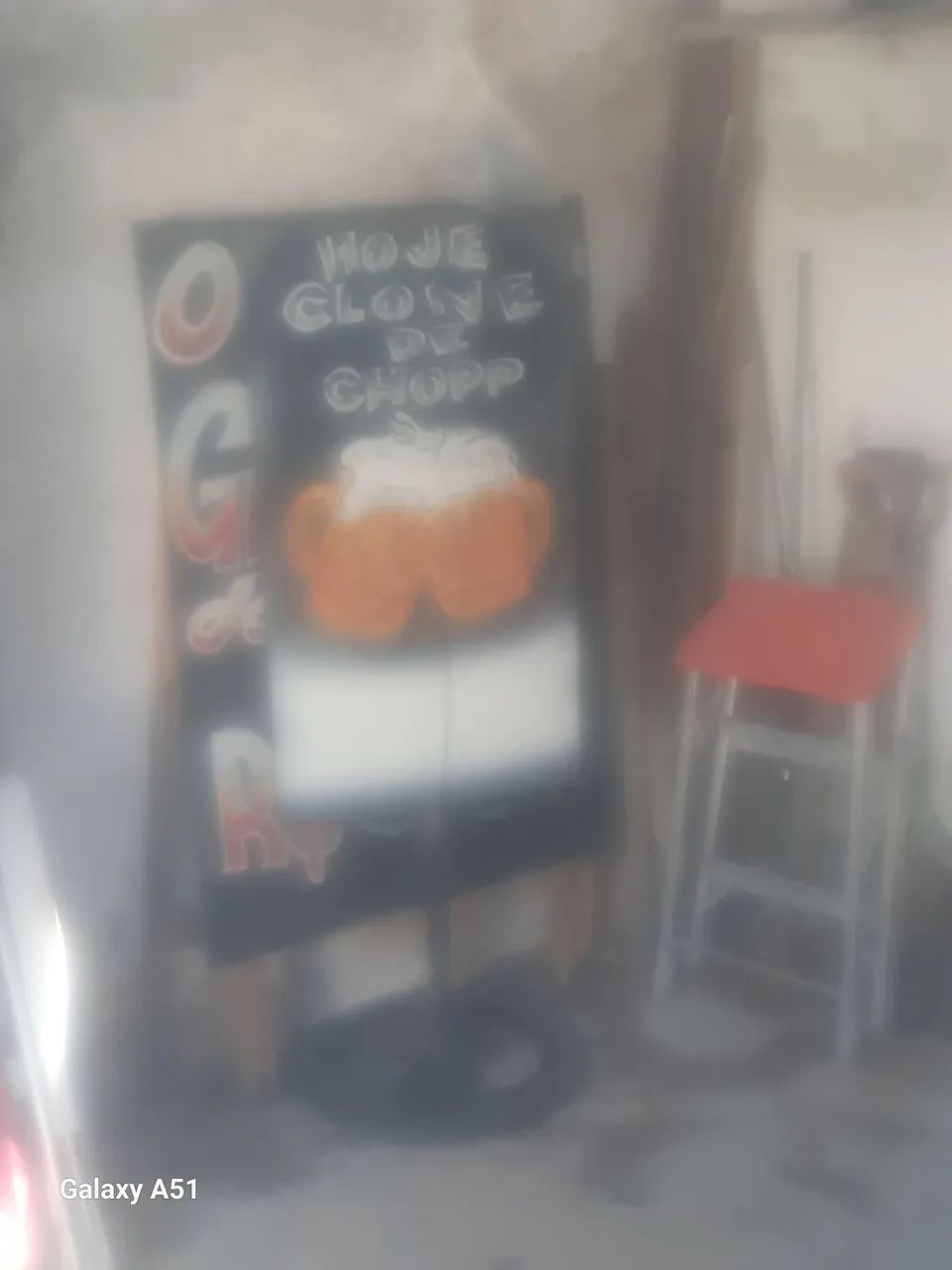 Vendo balcão expositor e duas placas de galeto  - Foto 2