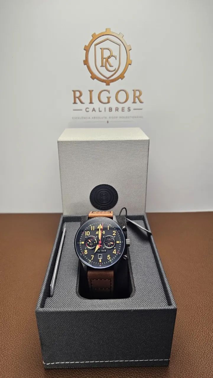 Relógio AVI-8 Hawker Hurricane Carey: Dual Time, Militar, Couro, 43mm, Calibre Quartz - Foto 6