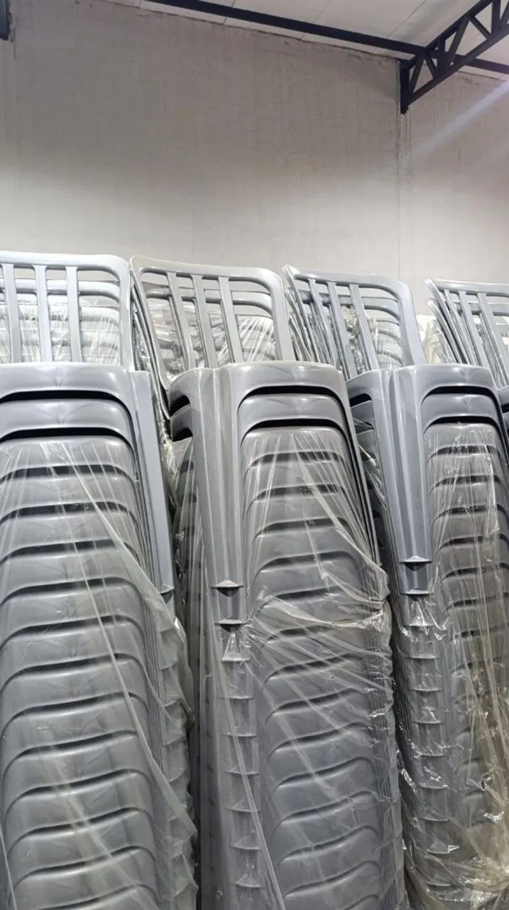 Conjunto de mesa e 4 cadeiras de plástico cor inox! Produto sem reciclagem - Foto 5