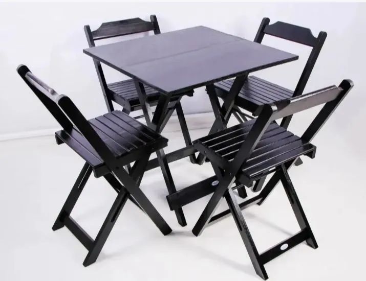 Conjunto de mesa com 4 cadeiras 
