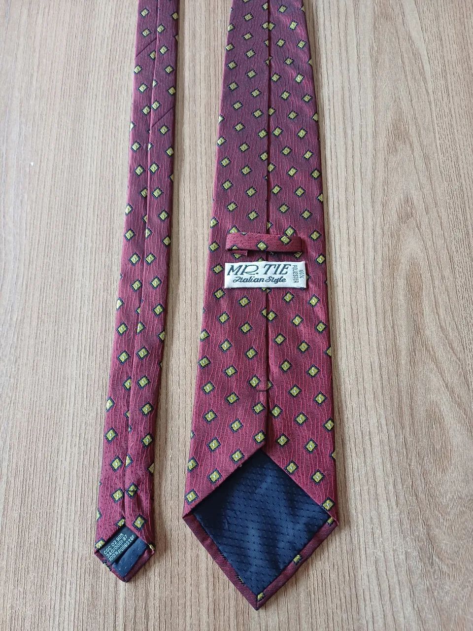 Gravata MR. TiE  vinho, com pontos dourados e preto. - Foto 3
