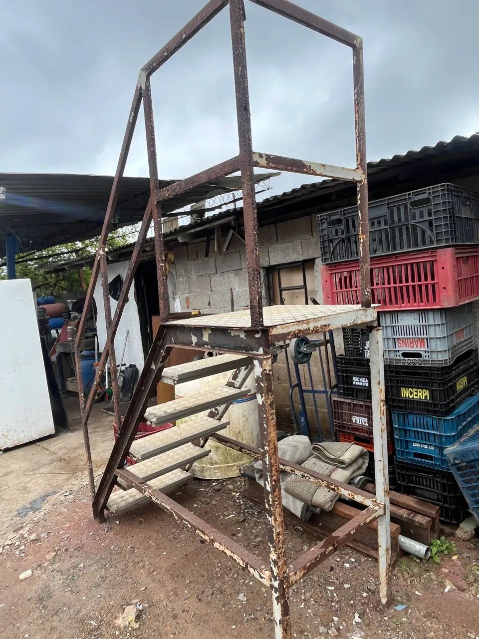 Escada Industrial Reforçada de Ferro com Plataforma - 2,30 m - Foto 2