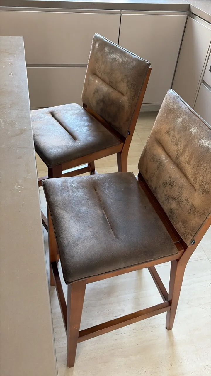 Banquetas em couro