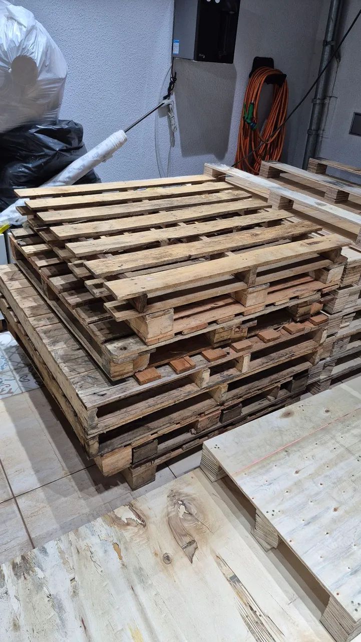 Pallets seminovos medidas a partir de 1.10mt por 1mt, entregamos. 