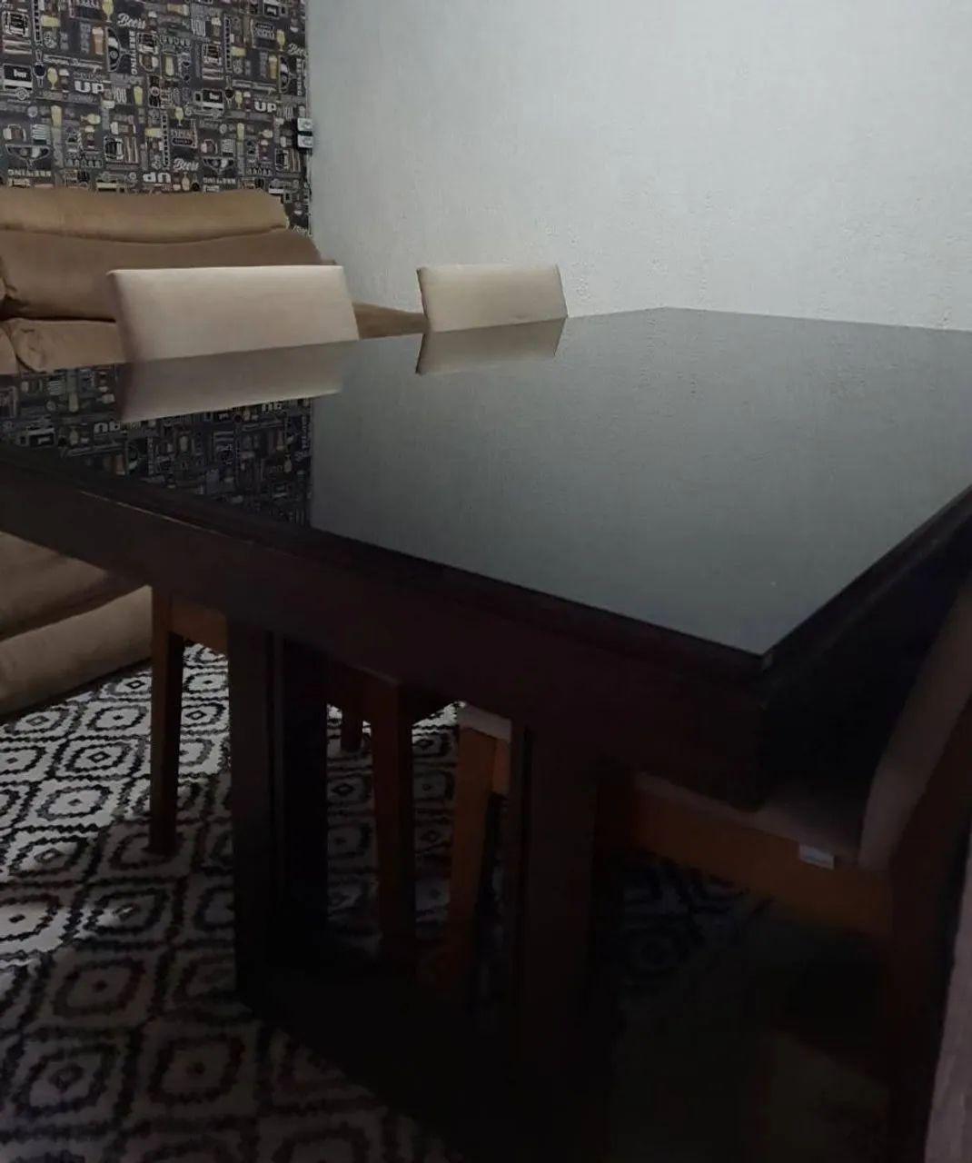 MESA COM TAMPO DE VIDRO