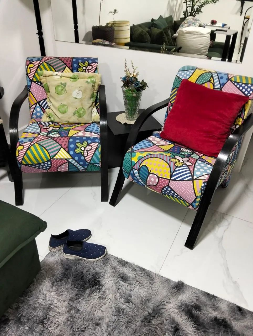 Duas poltronas  Romero Brito 
