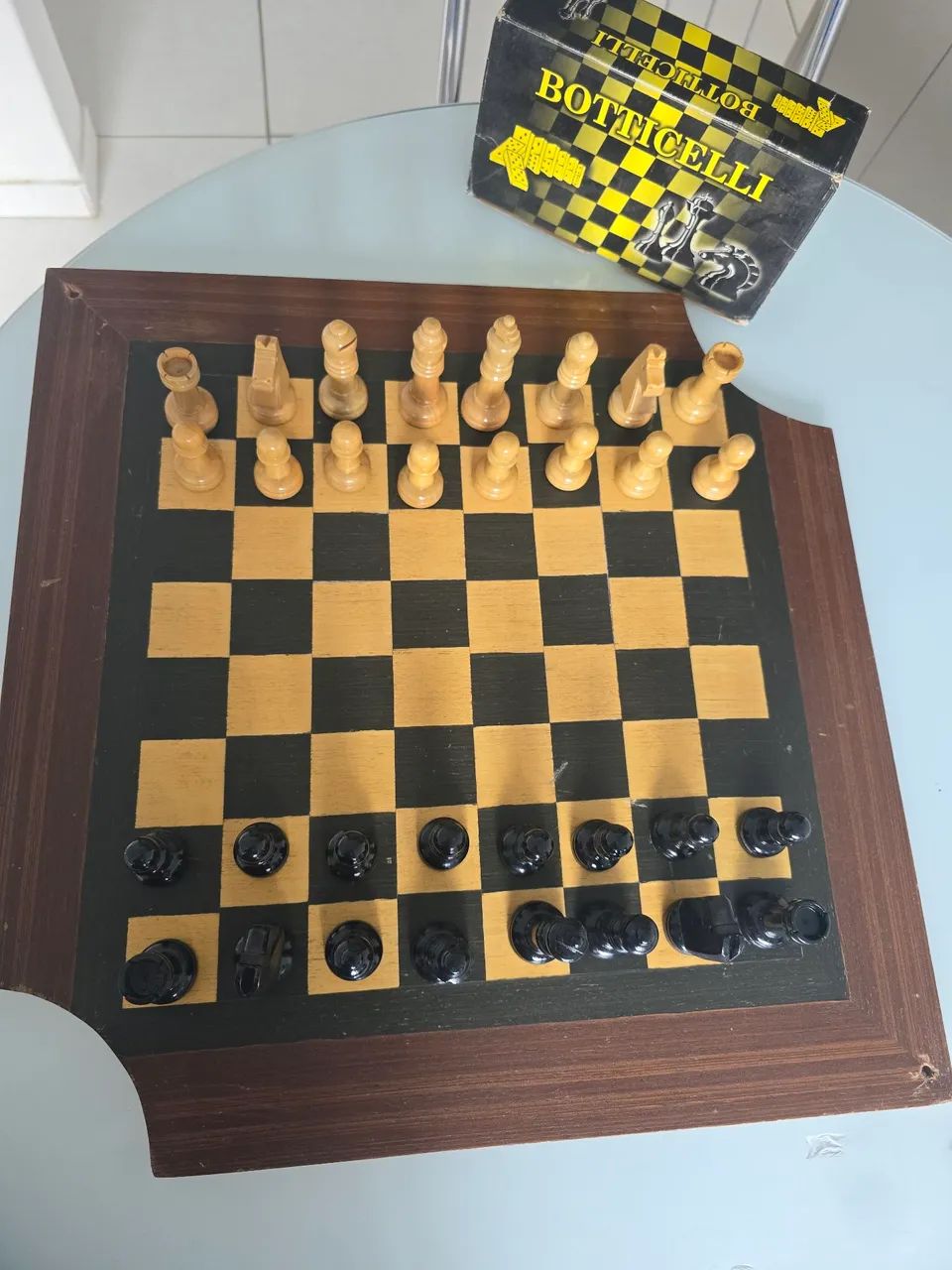 Conjunto de peças de xadrez e tabuleiro  - Foto 2