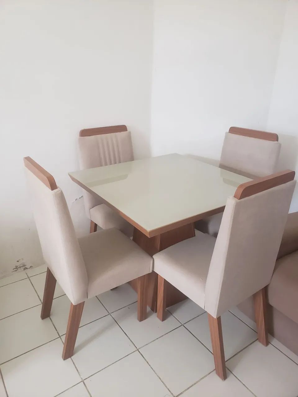 VENDO UMA MESA DE JANTAR  NOVA - Foto 4