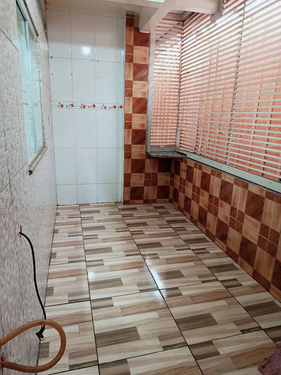 Alugo uma casa na Av Guinter Hans em frente terminal esquina do pratico Aero rancho  - Foto 3