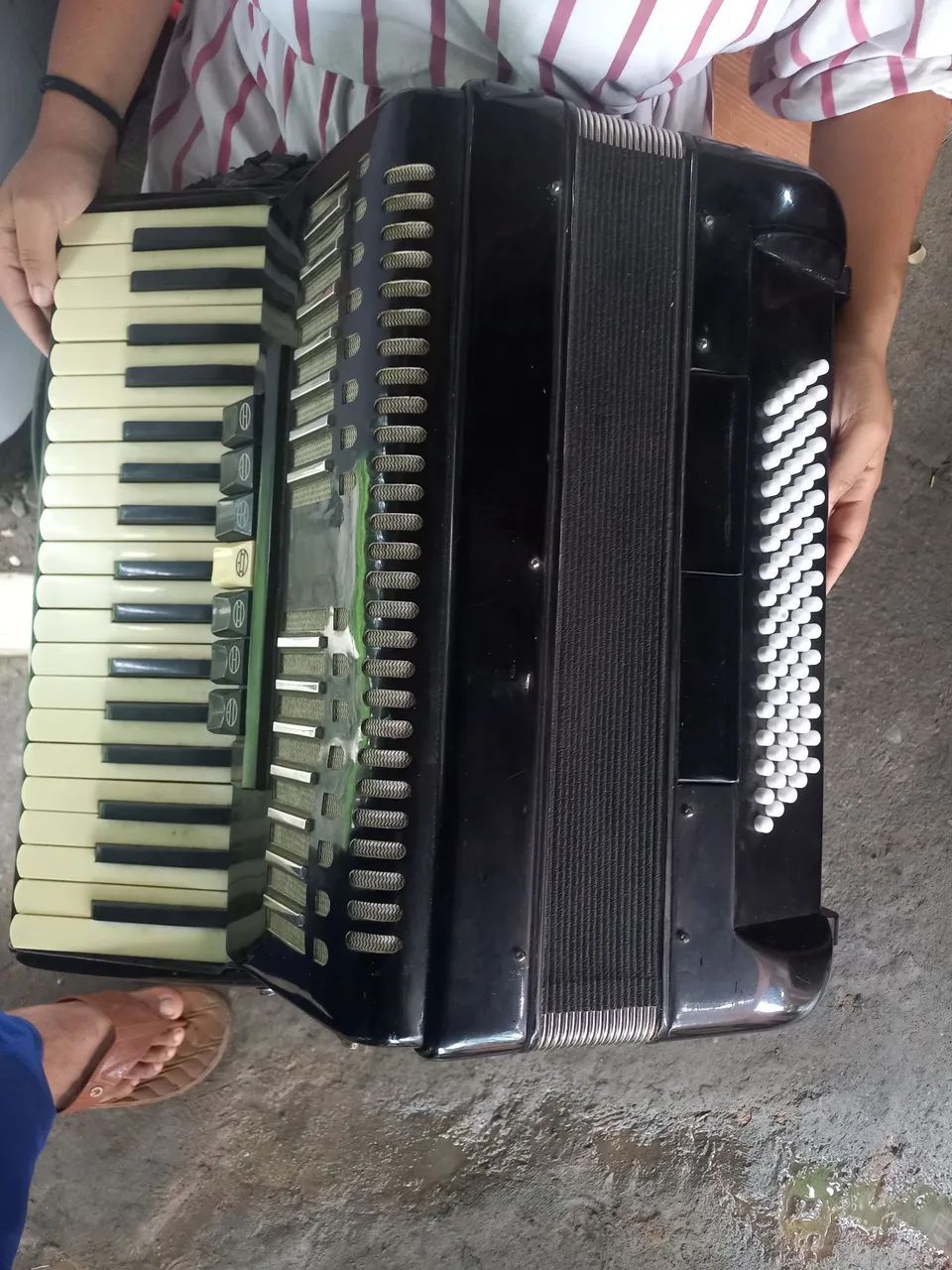 Vendo acordeon em ótimo estado  - Foto 4