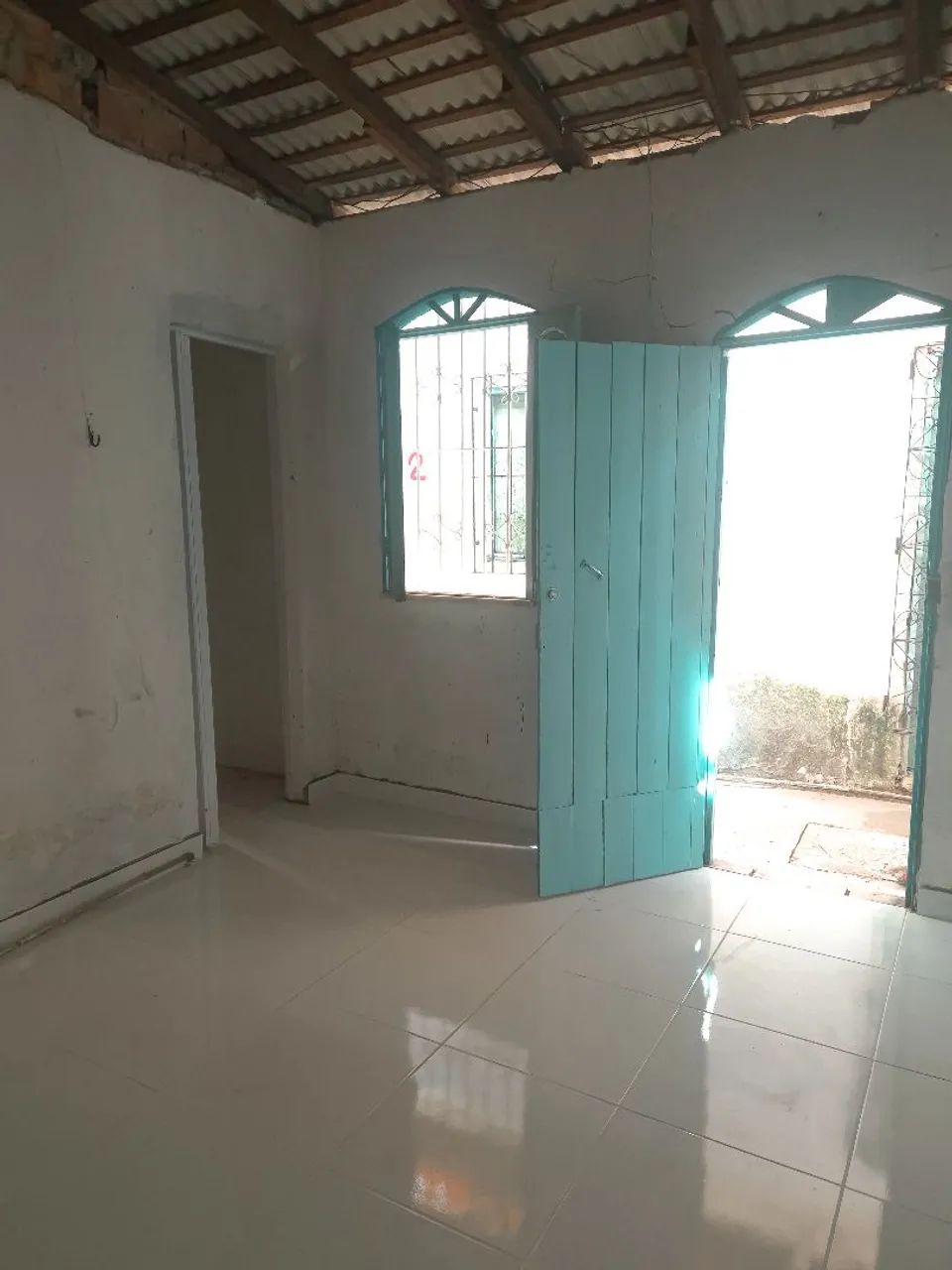 Alugo casa com dois quartos  - Foto 4