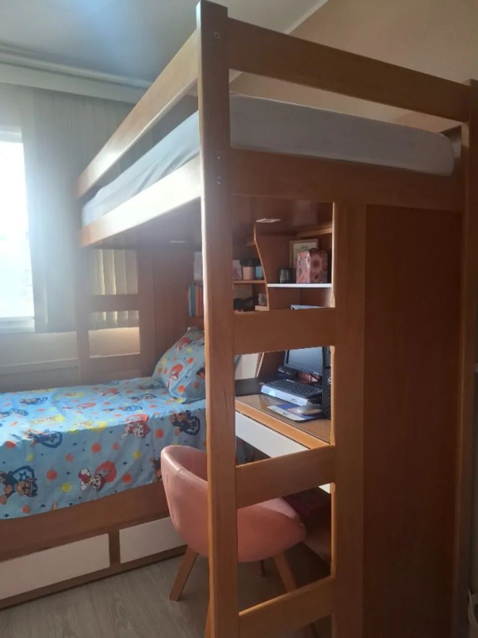 VENDO TRILICHE DE MADEIRA COM BANCADA E GAVETÕES - Foto 3